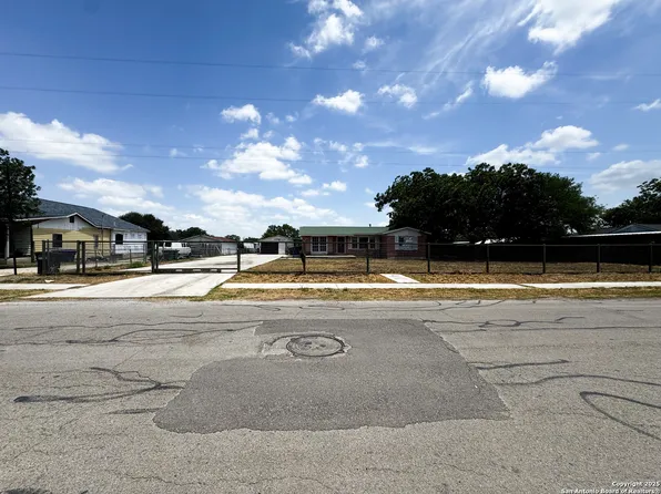 215 W Mally, San Antonio, TX 78221