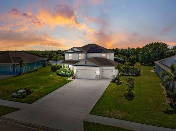 8306 Laguna Cir, Micco, FL 32976