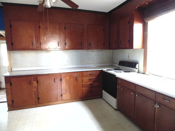 3rd image of 116 Adams St