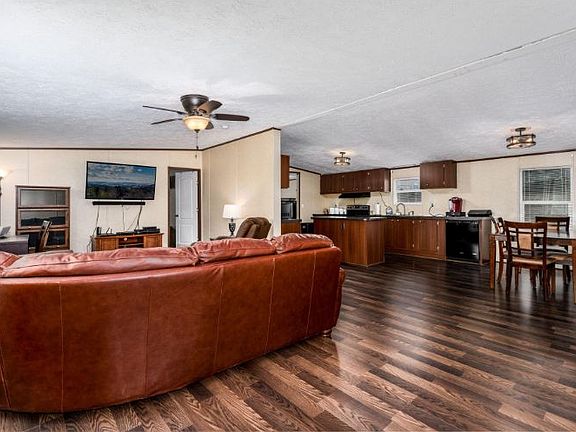 5th image of 3876 E Burke Blvd