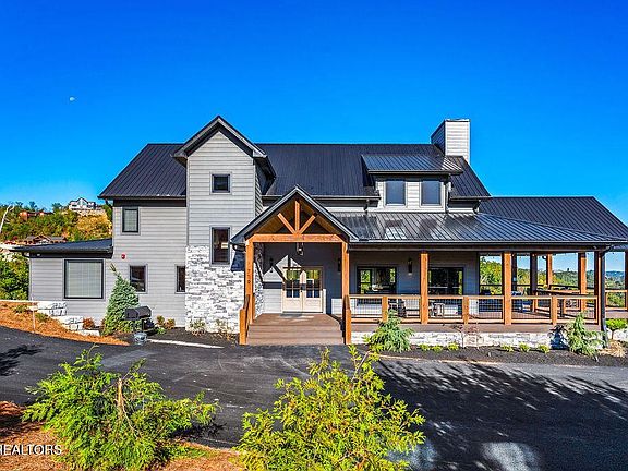 3rd image of 719 Pinecrest Ct