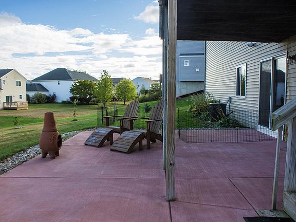 5th image of 611 Oldfield Dr SE