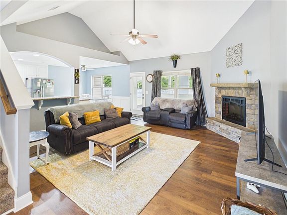 5th image of 38 Winter Hawk Dr