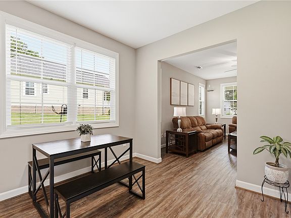 5th image of 505 W D Ave