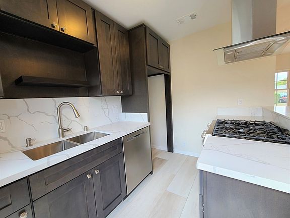 5th image of 4033 Violet St