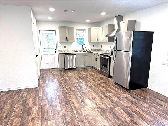 5th image of 15037 Dogwood Ln
