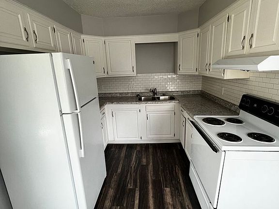 2nd image of 3107 Schuetzen Ln APT 3