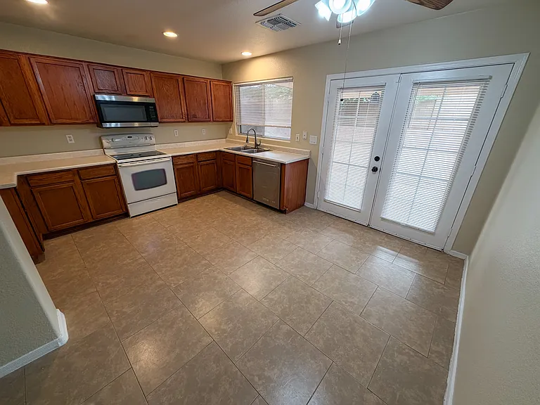 15448 W Hearn Rd — Photo 3