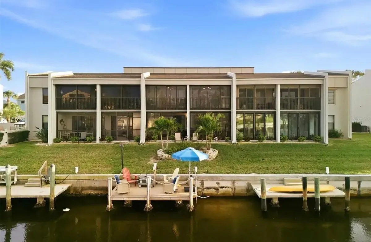 Building Photo - 1433 Mediterranean Dr #E