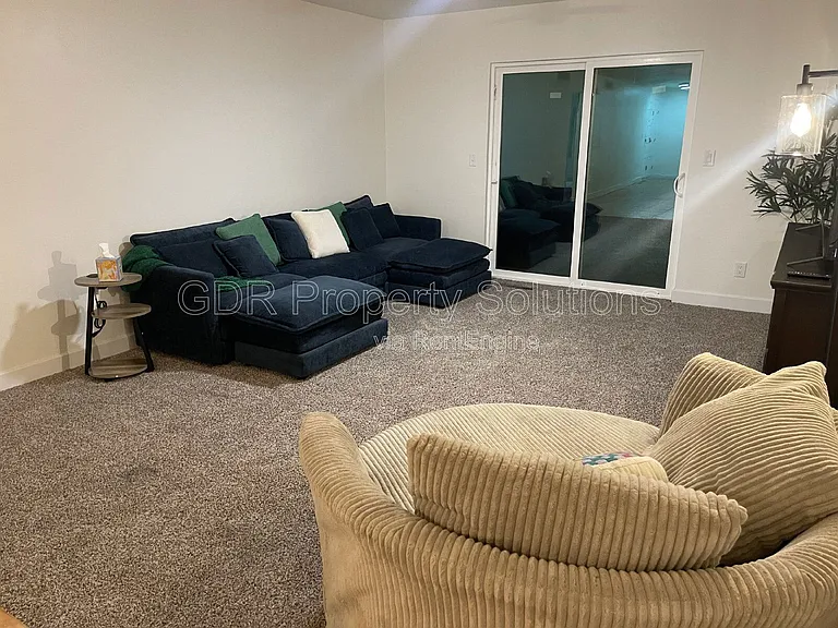 520 Ortiz Dr NE — Photo 4