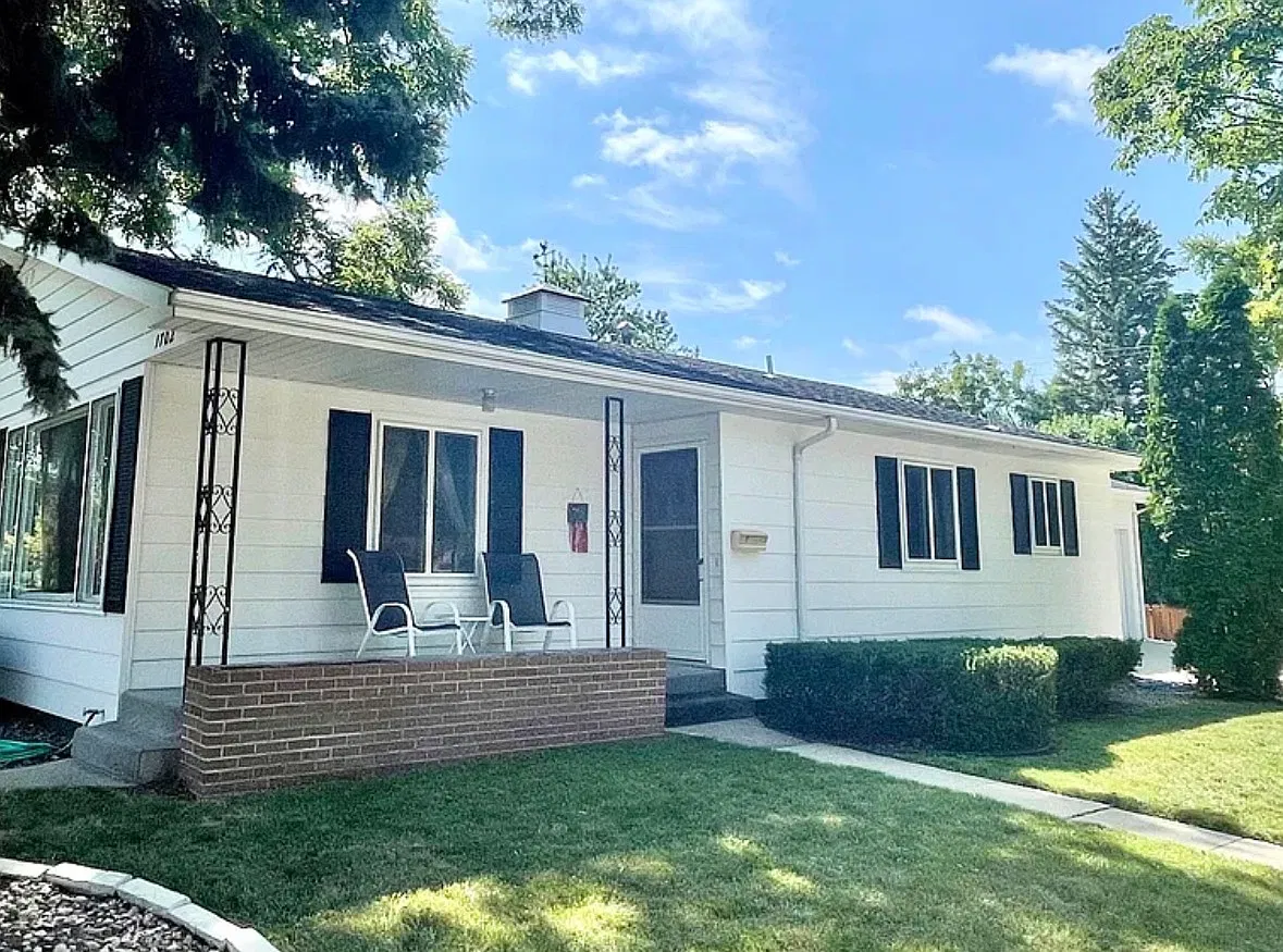 3 bed, 1196 sqft, $1,800 — Photo 3