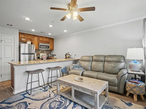 9520 Seawall Blvd APT 142, Galveston, TX 77554