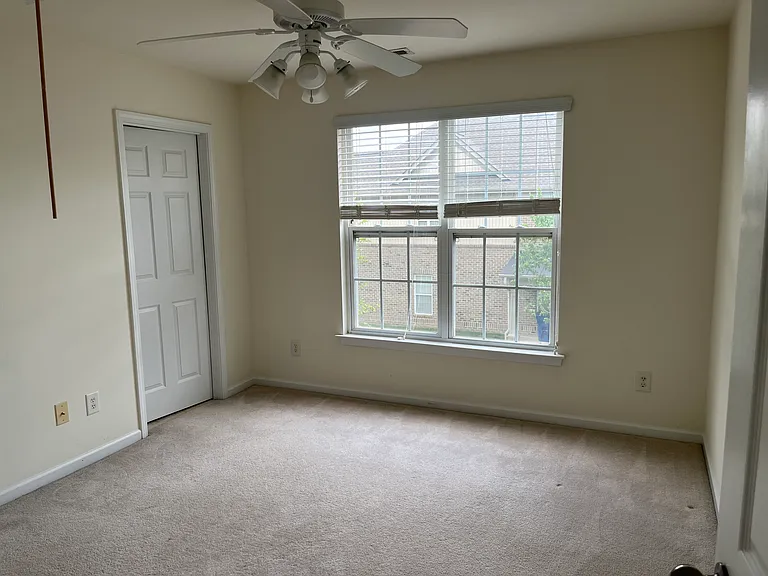 9827 Grettle Ct — Photo 6