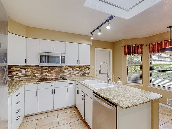 5th image of 11024 Malaguena Ln NE