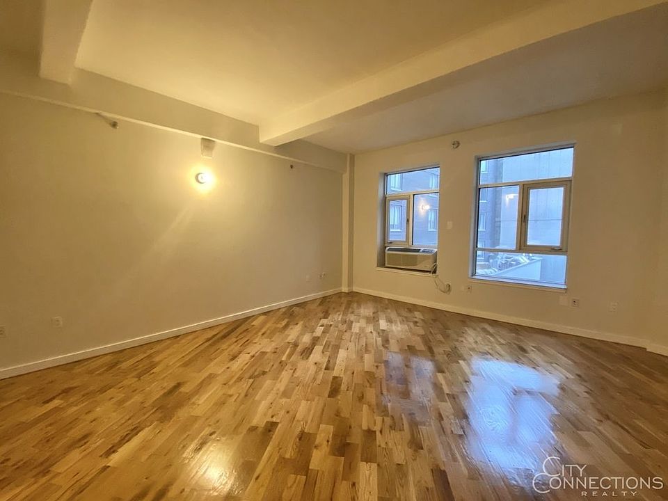 1st image of 2928 41st Ave #312