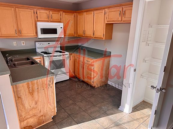 3rd image of 8170 Clubview Dr