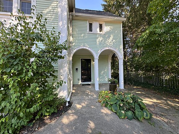 2nd image of 222 Woodland Ave #2