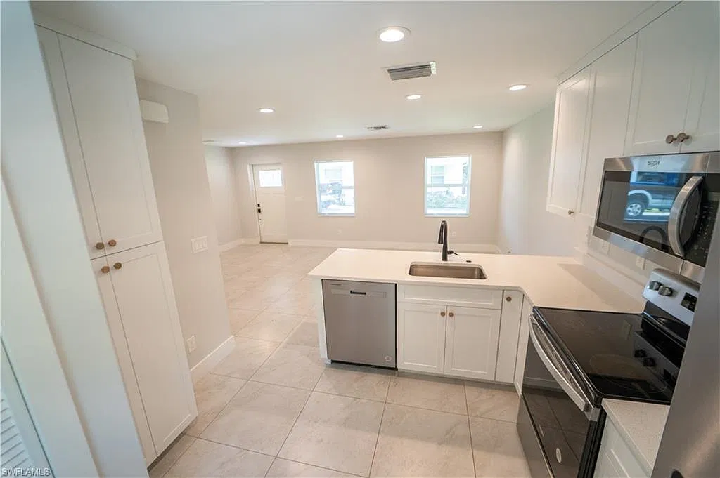 2 bed, 1.0 bath, 800 sqft, $2,200 — Photo 3