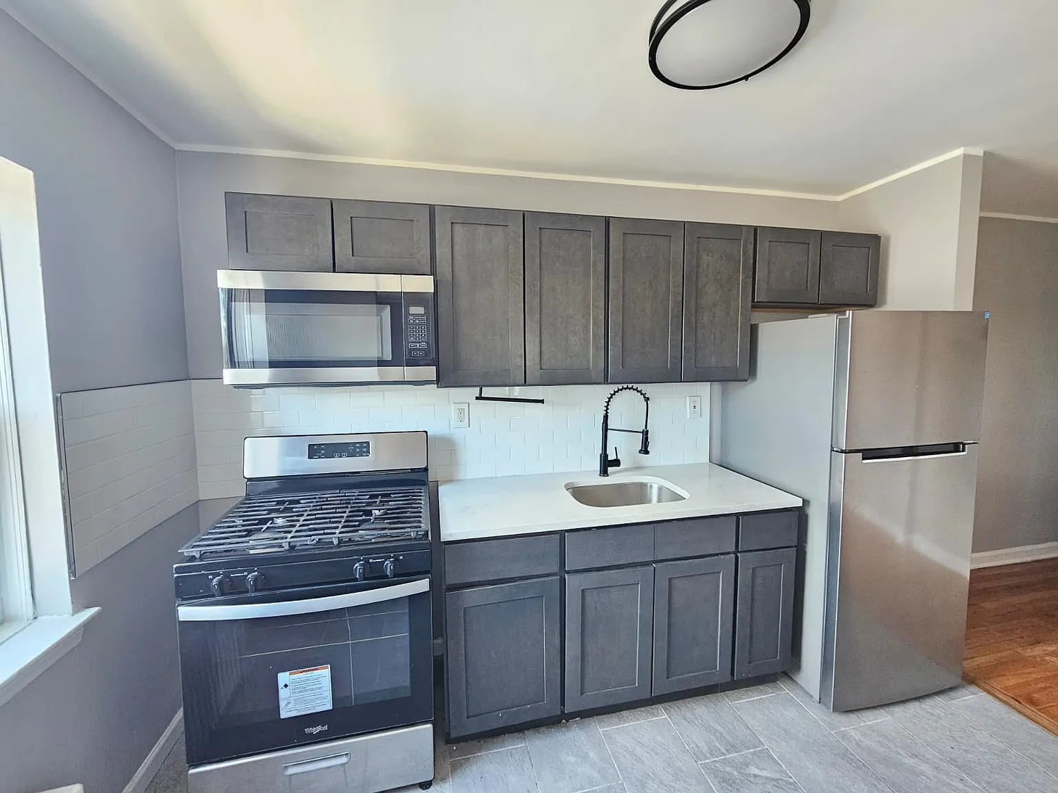 2 bed, 950 sqft, $2,100 — Photo 3