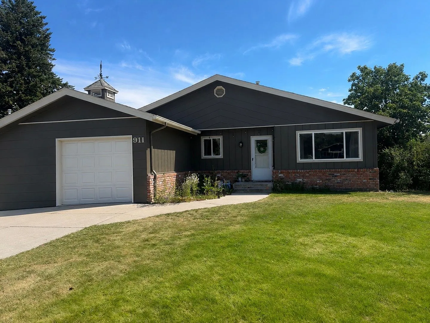 CUTE Three Bedroom, Two Bath House WITH Garage — Photo 1