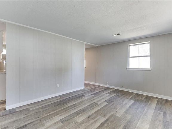5th image of 935 E 9th Ave