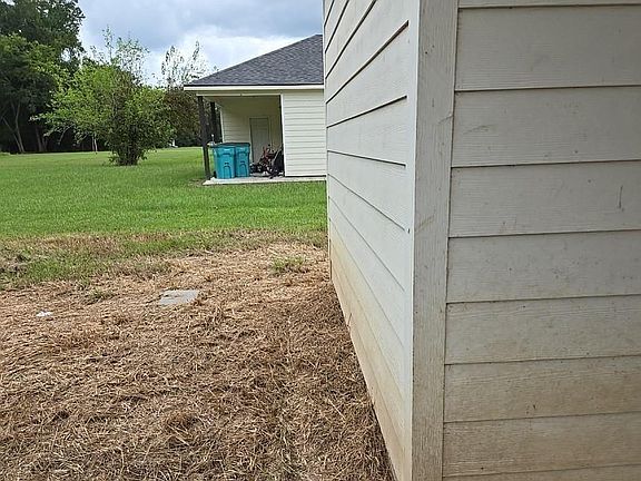 4th image of 180 Scarlet St