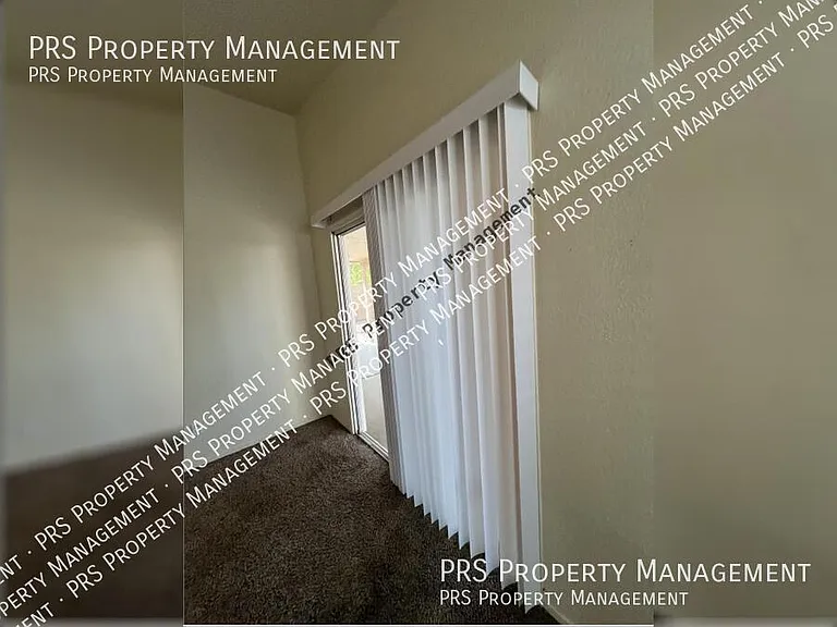 818 W Silver Creek Rd — Photo 10