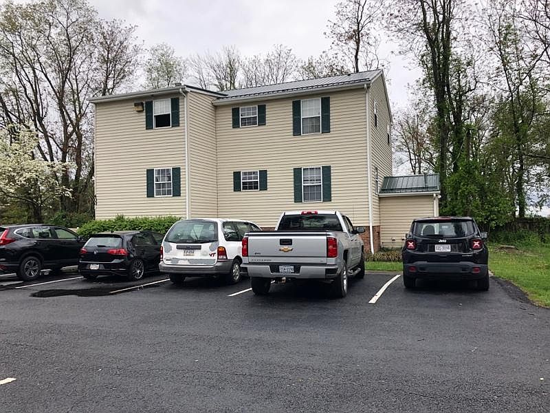 1st image of 400 Willard Dr