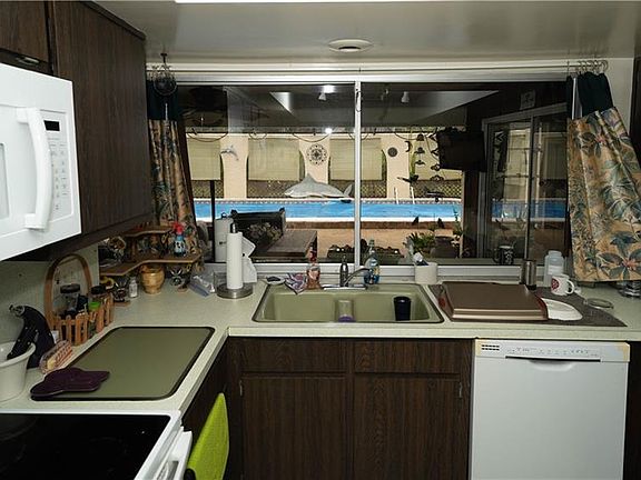 3rd image of 503 Edinburgh Dr