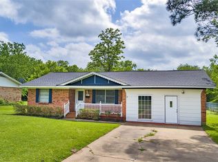 821 Circle Dr, Terrell, TX 75160