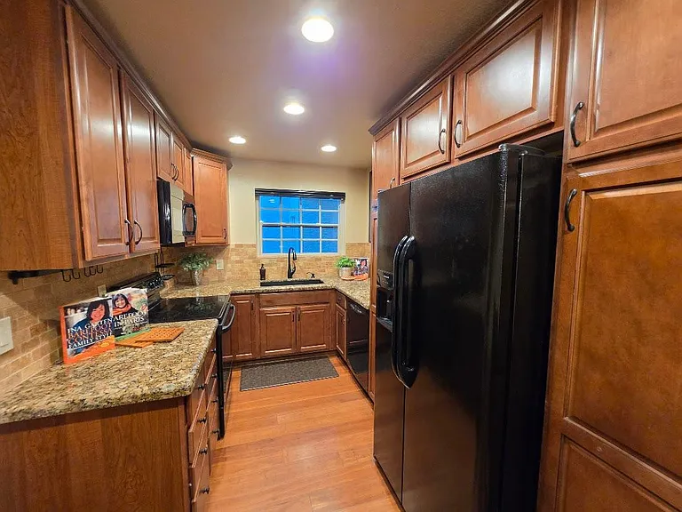 10015 E Mountain View Rd #1002 — Photo 1