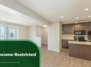 7 Bayside Pl #202, Strathmore, AB T1P0C7