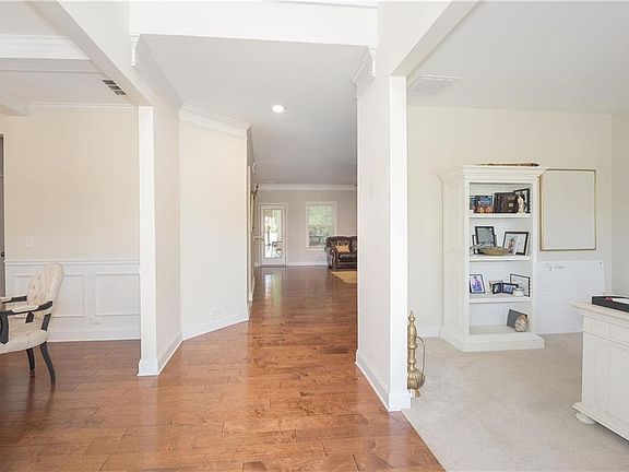5th image of 126 Oakleigh Pointe Dr