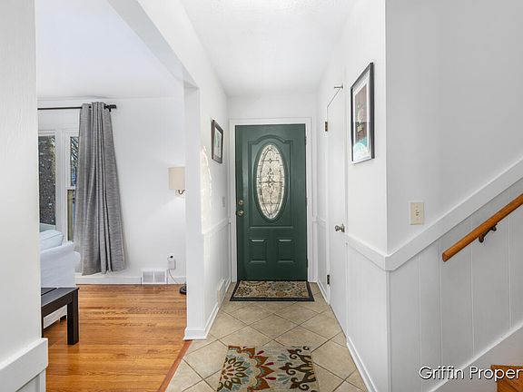 5th image of 2509 Belknap Ave NE