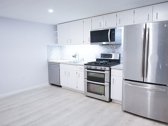2nd image of 130 Pearl Ave Unit 2