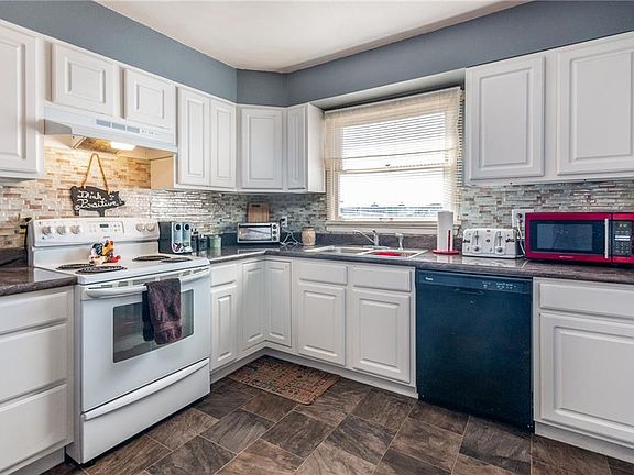 5th image of 7521 Alderson Ave