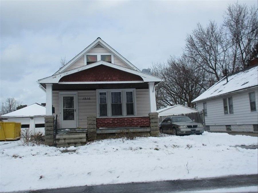 1st image of 1216 W 18th St