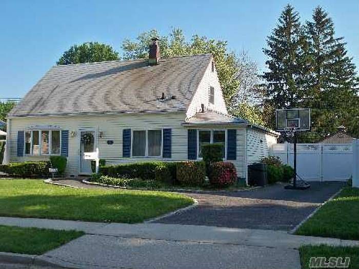 1st image of 28 Corncrib Ln