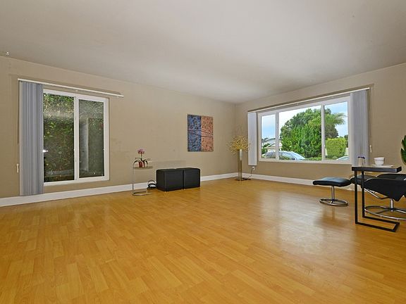 4th image of 11212 Almazon St