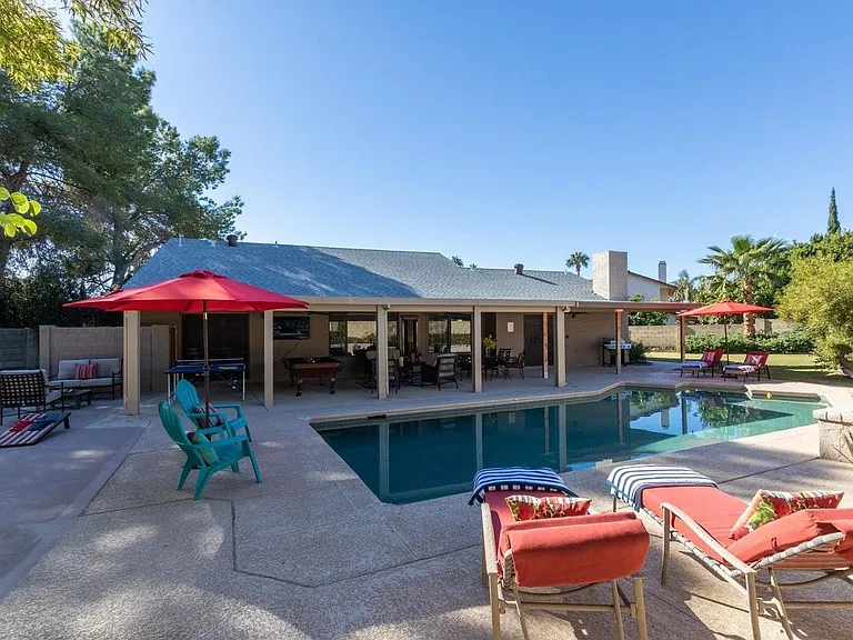 6 lounge chairs around the pool and plenty of other seating on the patio and the court!