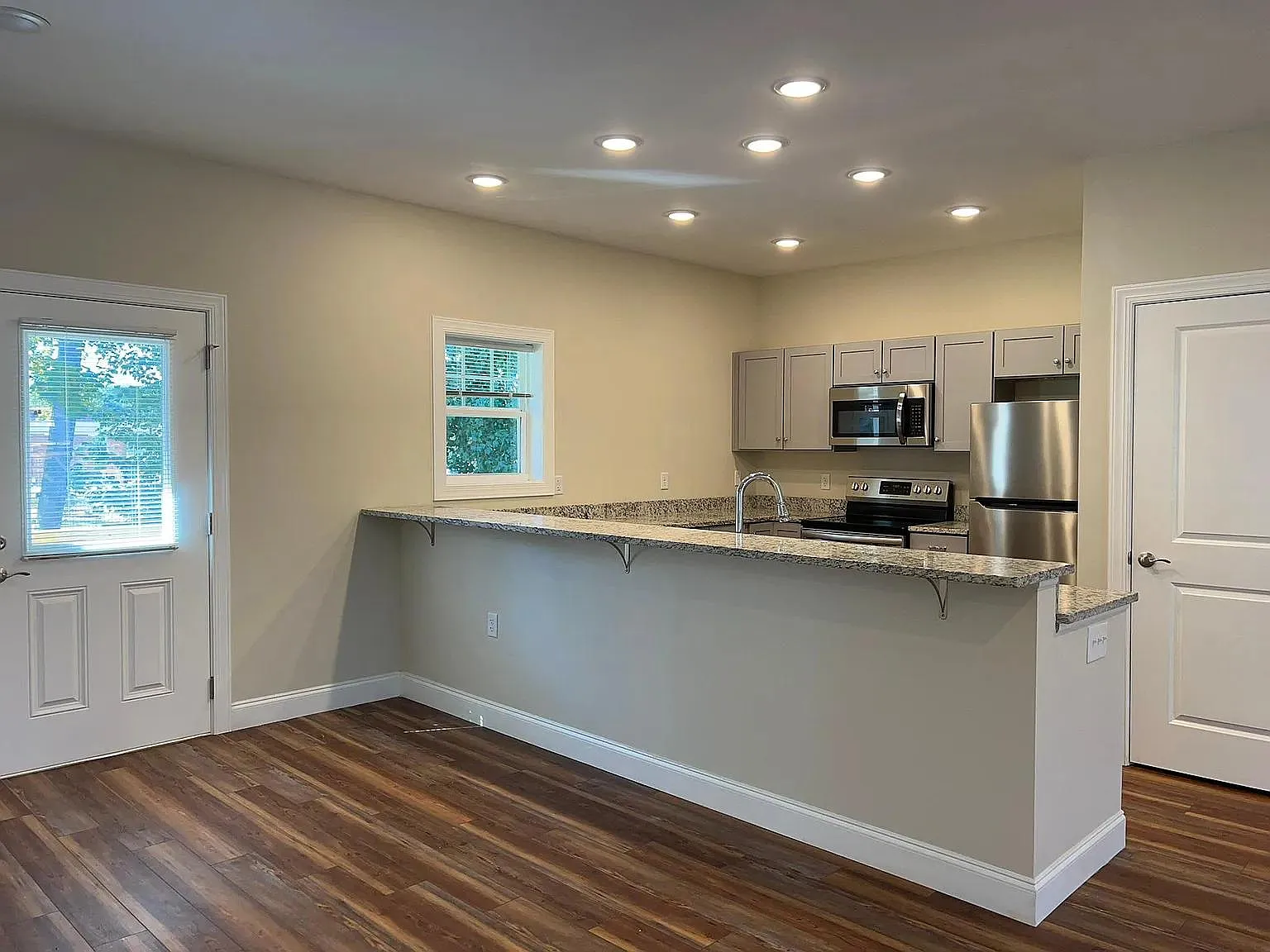 2 bed, 1050 sqft, $1,850 — Photo 1
