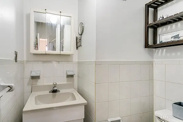 Rented by Anchor Associates | media 15