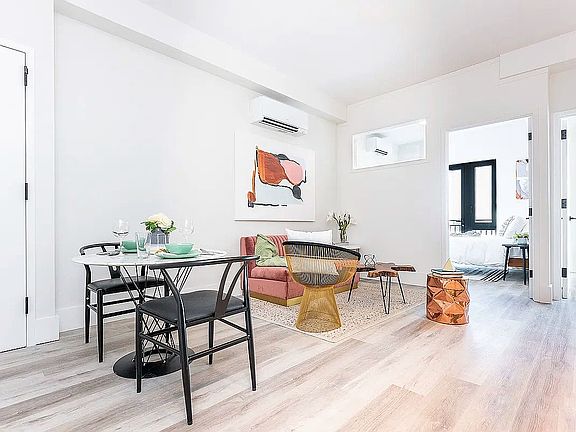 4th image of 1510 Gates Ave #92