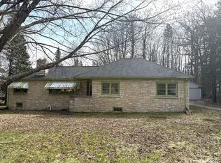 7892 Old 101 Rd, Armstrong Creek, WI 54103