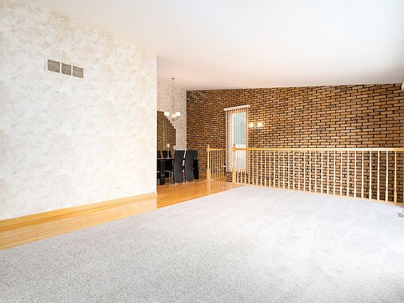5th image of 202 Emerson Ct Unit D