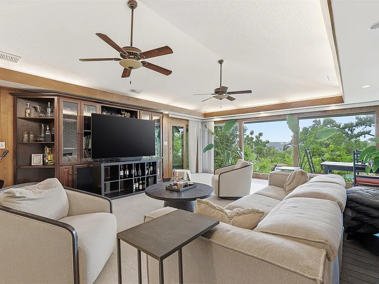 6808 Mesa Dr — Photo 10