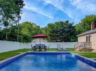 17 Westbury Rd, Hampton Bays, NY 11946