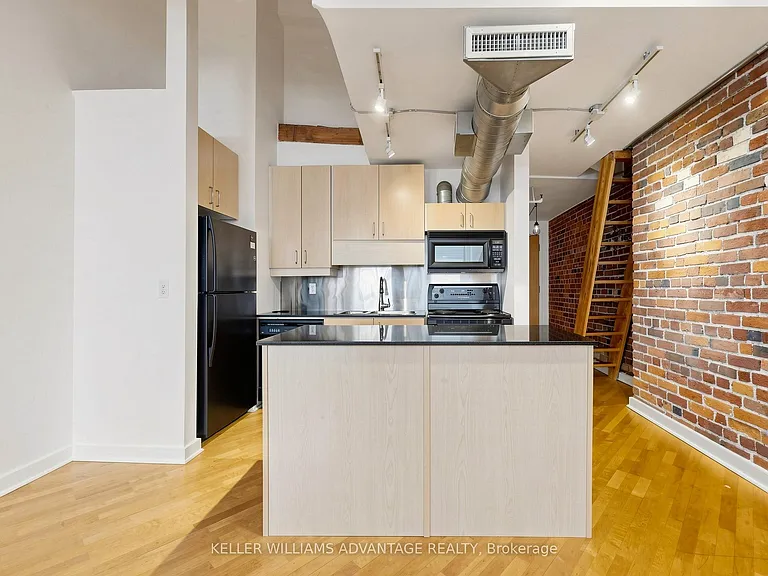 81A Front St E #417 — Photo 9