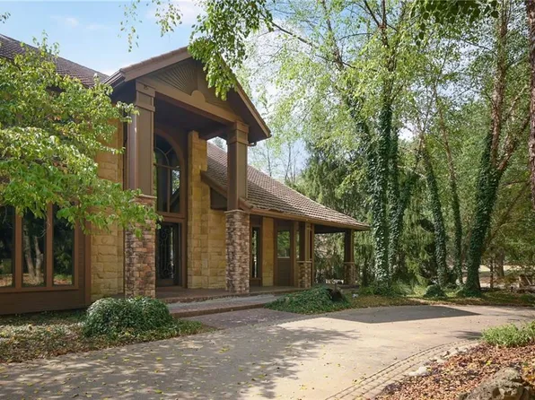 25911 E 99th St, Lees Summit, MO 64086