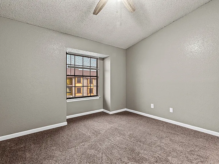 Towne East Village Apartment Homes — Photo 38
